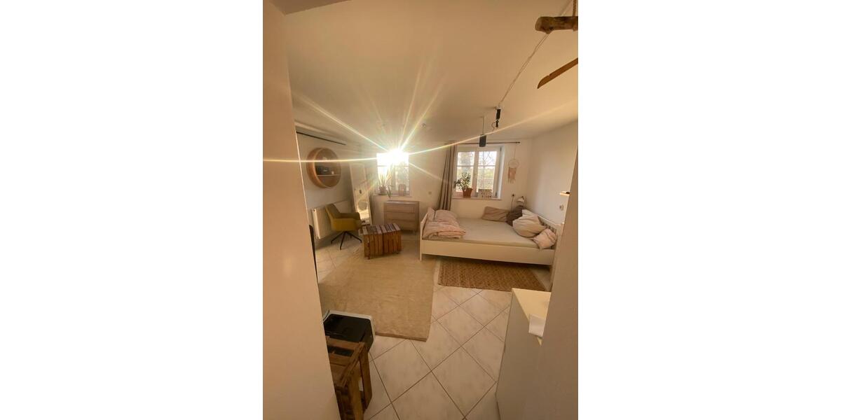 Souterrain-Wohnung mit Flusszugang (keine Dauermiete) 2 zimmer