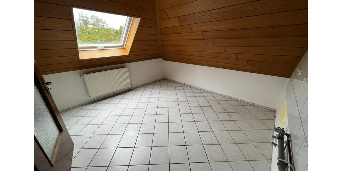 #geräumige Dachgeschoss-Wohnung#offen#hell#Balkon 2 zimmer