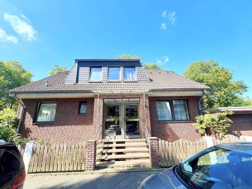 Praktisches Zweifamilienhaus mit Ausblick ins Grüne