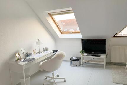 TOP: ruhige Dachgeschoss Single Wohnung