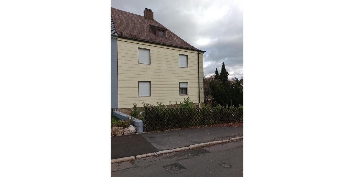 Doppelhaushälfte in schöner Lage in Selb-Plößberg 5 zimmer