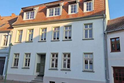 Haus Altentreptow - 1 Zimmer, 347 m&sup2;, 350.000&euro; | Angebot:24855626