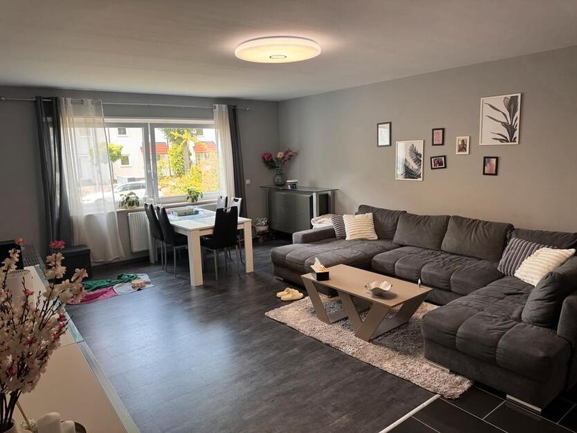 4-Zimmerwohnung Erdgeschoss mit Garage und Balkon !