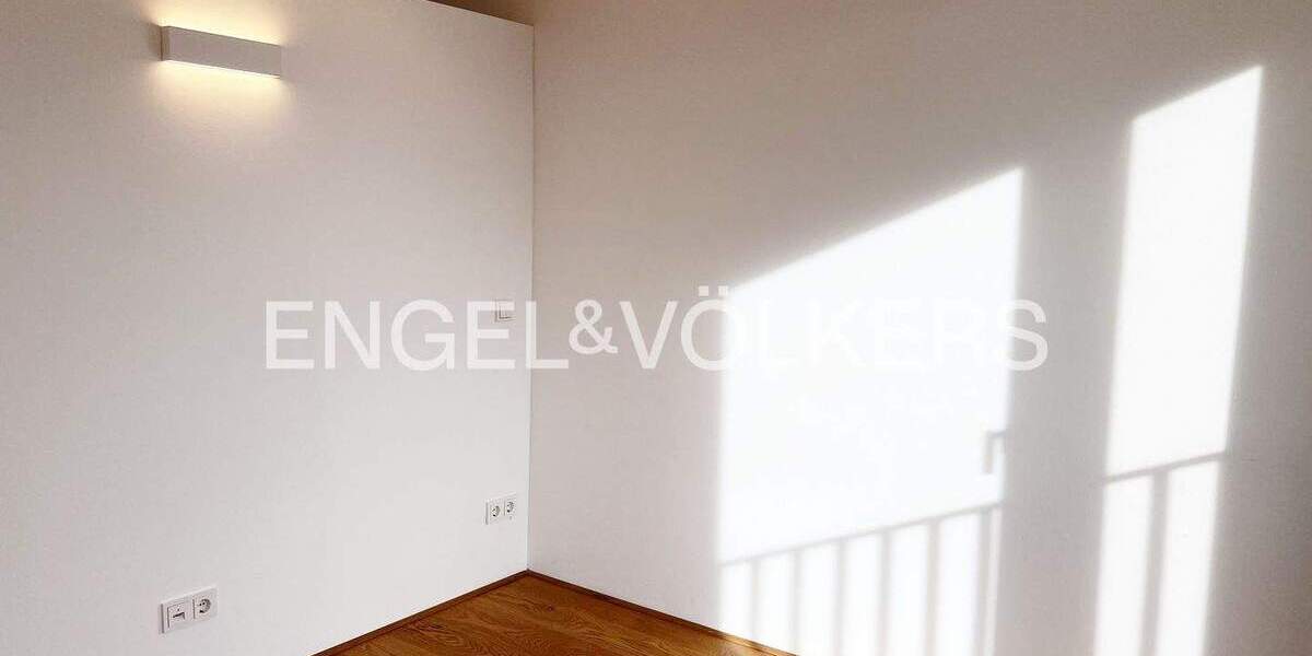 Etagenwohnung Tübingen Südstadt - 5 Zimmer, 135 m&sup2;, 2.350&euro; | Angebot:24137954