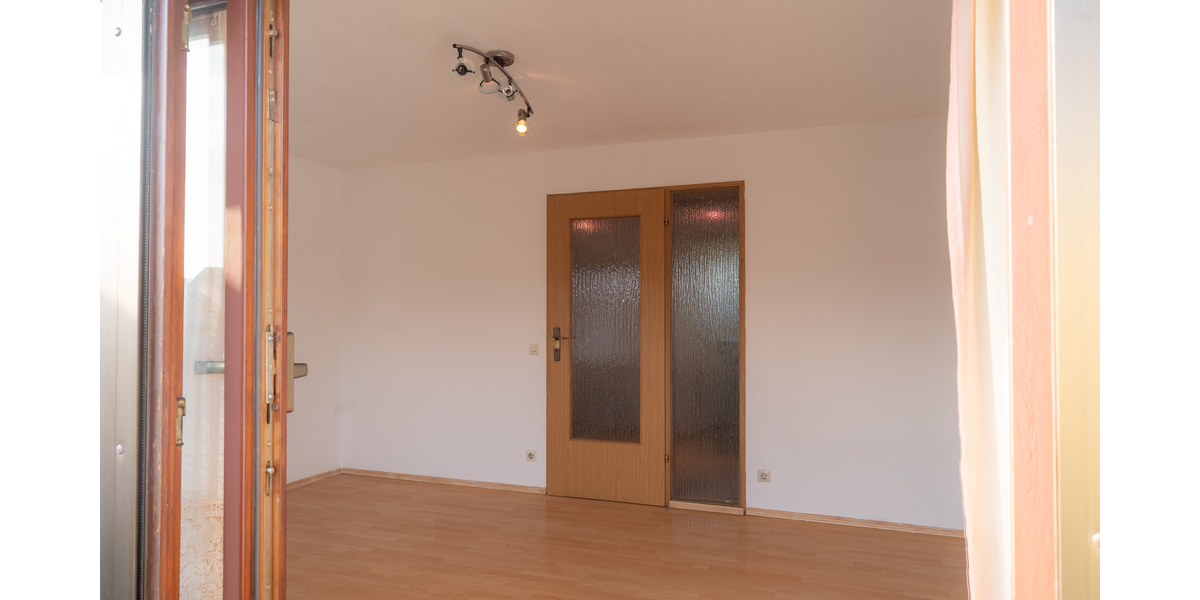 Sonnige Dachgeschoss-Oase mit PV-Anlage und Balkon - Etagenwohnung Schorndorf | Angebot:26548615