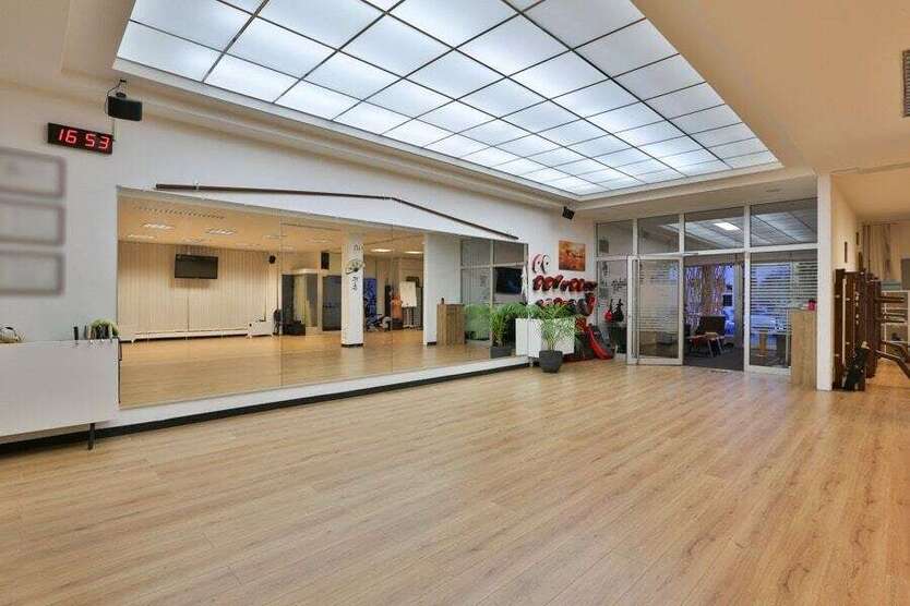 Einzelhandel in Calw 195.000 € 190 m² zimmer