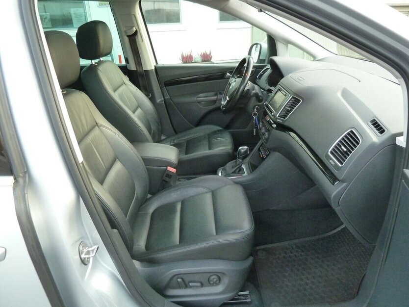 VW Sharan 2.0 TDI DSG Panorama Navi Leder7 Sitze + 175.000 km 17.900 € Ratingen 40885