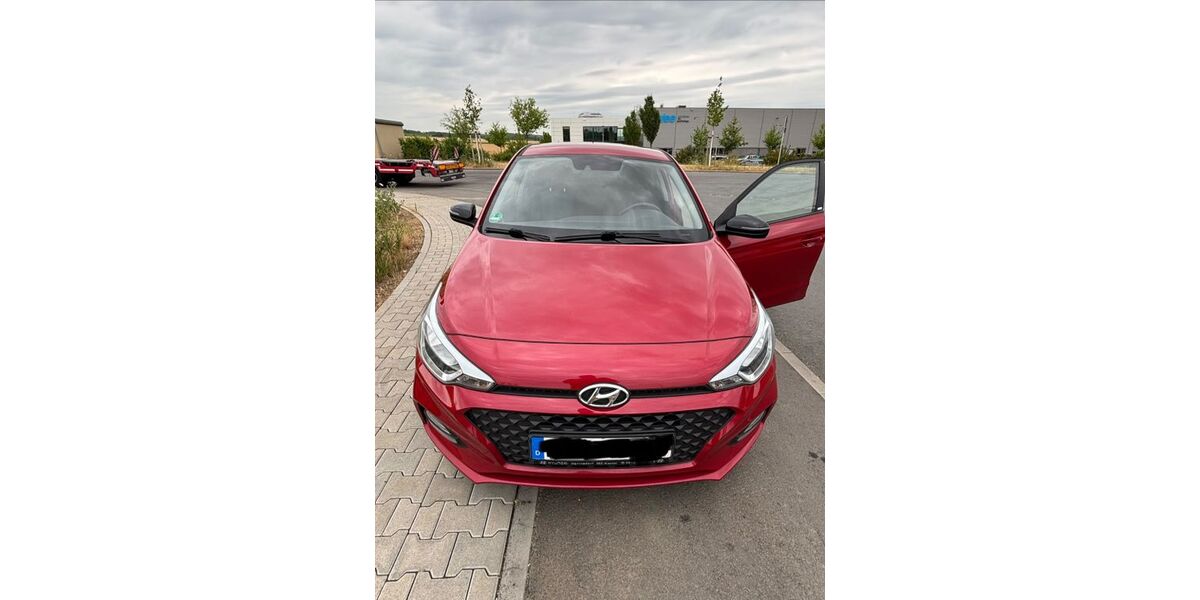 Hyundai i20 24.849 km 12.290 &euro; Stadecken-Elsheim 55271