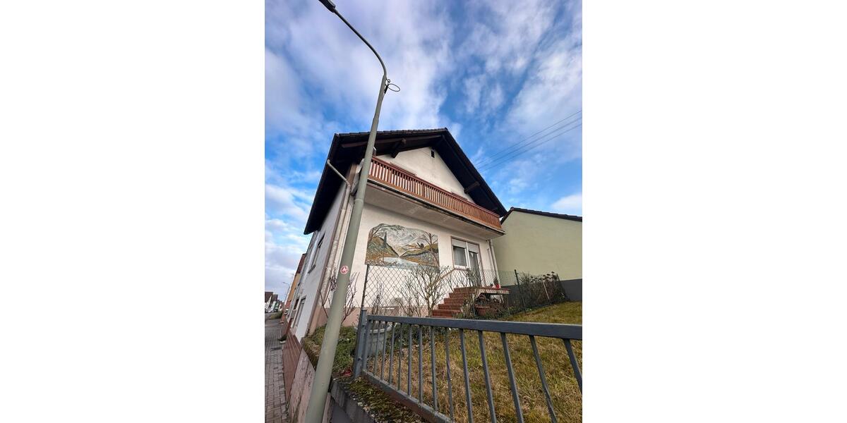 Einfamilienhaus Hermersberg - 11 Zimmer, 180 m&sup2;, 160.000&euro; | Angebot:27156388