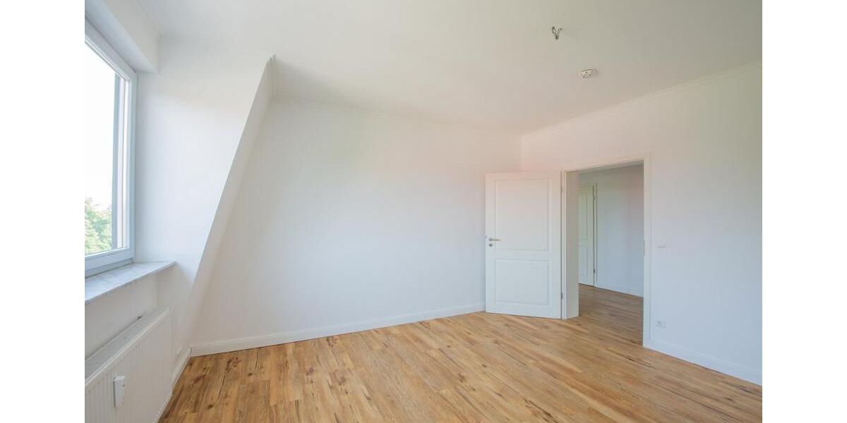 Dachgeschoßwohnung Neuruppin - 5 Zimmer, 143 m&sup2;, 339.000&euro; | Angebot:26874636
