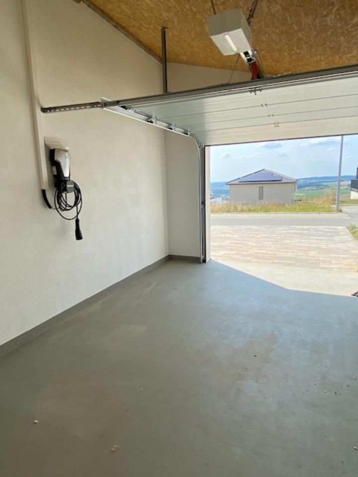 Erstbezug - moderne DH Hälfte mit PV Anlage, Wallbox, Wärmepumpe zimmer