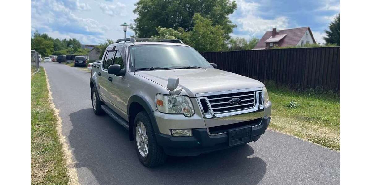 Ford Explorer 85.000 km 15.900 &euro; Dahlewitz 15827