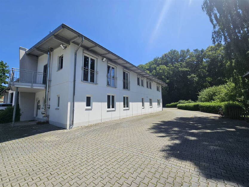 Ideal für Paar! 5 Zimmer Wohnung im ersten OG mit Balkon