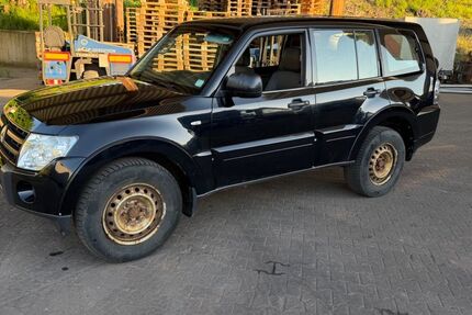 Mitsubishi Pajero 208.000 km 9.990 &euro; Sulzbach-Rosenberg 92237