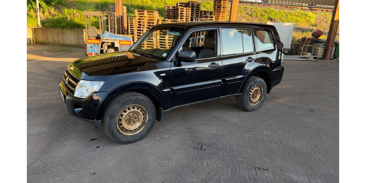 Mitsubishi Pajero 208.000 km 9.990 &euro; Sulzbach-Rosenberg 92237