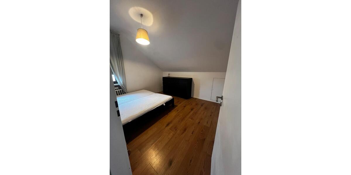 Dachgeschoßwohnung Kaufungen - 4 Zimmer, 100 m&sup2;, 990&euro; | Angebot:26165151