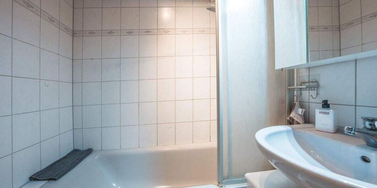 Großzügige Etagenwohnung mit großem Wohn- und Essbereich sowie einem Außenstellplatz in Leutenbach-Heidenhof 3 zimmer