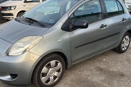 Toyota Yaris 213.970 km 1.950 € Düsseldorf 40233