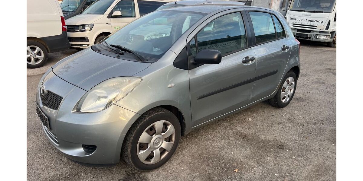 Toyota Yaris 213.970 km 1.950 &euro; Düsseldorf 40233