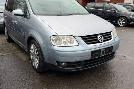VW Touran 220.000 km 3.980 &euro; Rendsburg 24768