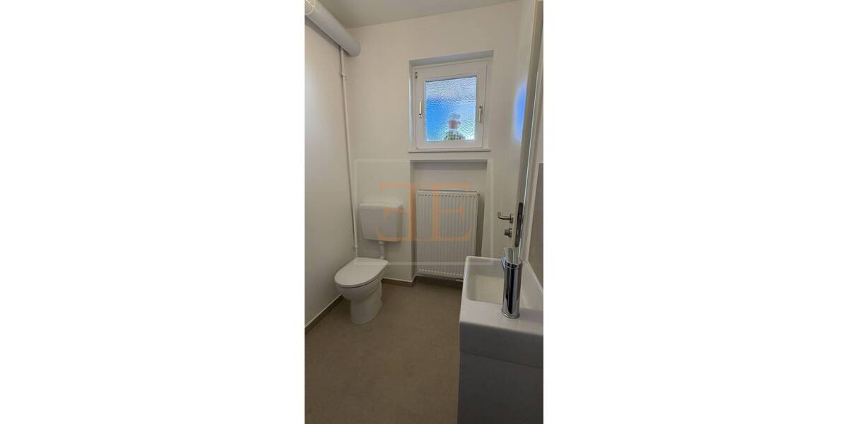 Frisch saniertes Reihenmittelhaus mit 6 Zimmern, Balkon und Einzelgarage zu vermieten - Reihenmittelhaus Rellingen | Angebot:26346609