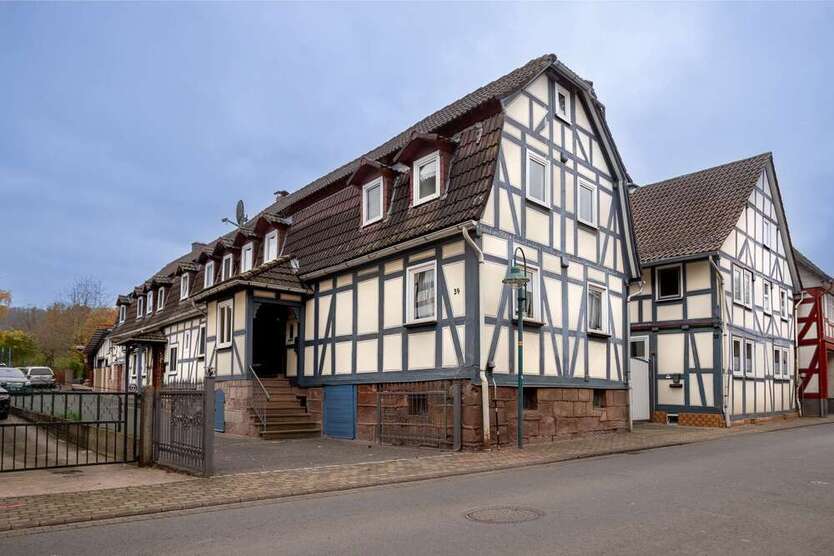 Haus zum Kaufen in Waldkappel 145.000 € 220 m²