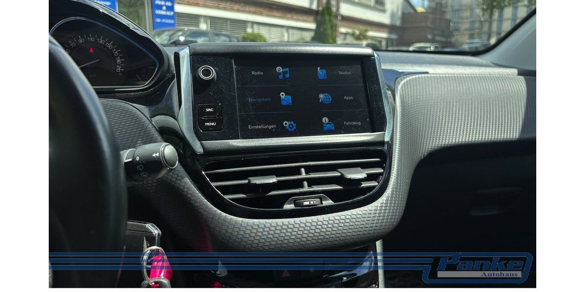 Peugeot 2008 Allure*AHK*Navi*Car-play*SHZ*LED*Tempo* 103.785 km 11.890 &euro; Berlin 13187