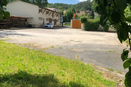 Seltenes Wassergrundstück mit Lagerhalle, Bürofläche und Garagen in zentraler Lage von Bad Kösen zimmer