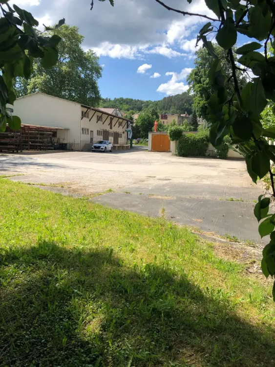Seltenes Wassergrundstück mit Lagerhalle, Bürofläche und Garagen in zentraler Lage von Bad Kösen zimmer