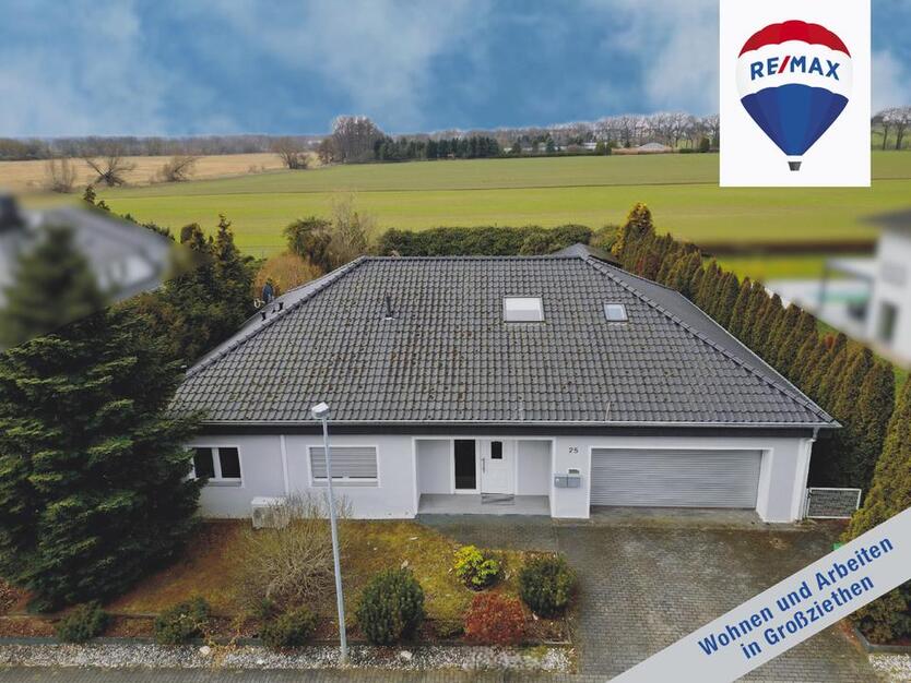 Leben und Arbeiten in Großziethen – Zweifamilienhaus mit großem Garten und Gewerbeeinheit zimmer