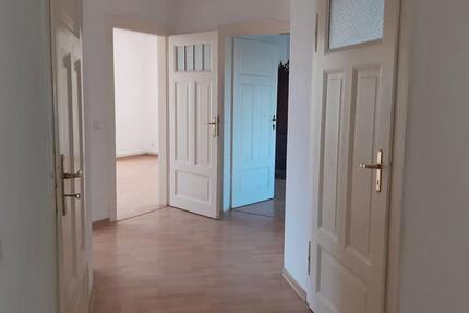 gemütliche 4-Zi-Wohnung mit Balkon in Stadtlage Merseburgs zu vermieten 4 zimmer