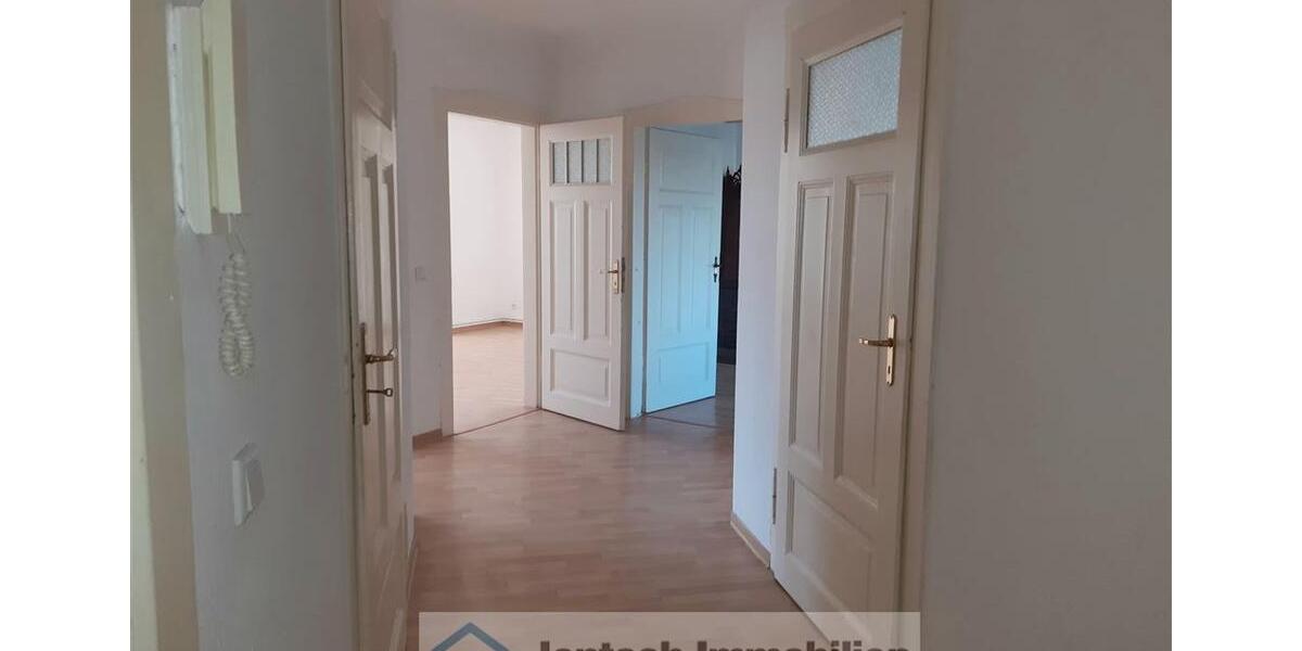 gemütliche 4-Zi-Wohnung mit Balkon in Stadtlage Merseburgs zu vermieten 4 zimmer