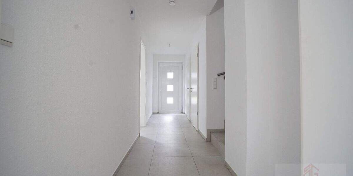 IMMOBILIEN GUMNIOR präsentiert: neuwertige Doppelhaushälfte in Emsbüren mit Garten und Carport 4 zimmer