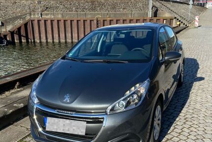 Peugeot 208 77.000 km 6.399 &euro; Walsdorf 96194