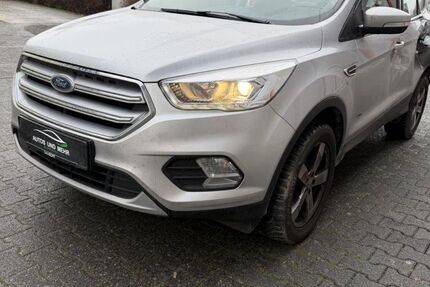 Ford Kuga 89.000 km 9.499 &euro; Paderborn 33100