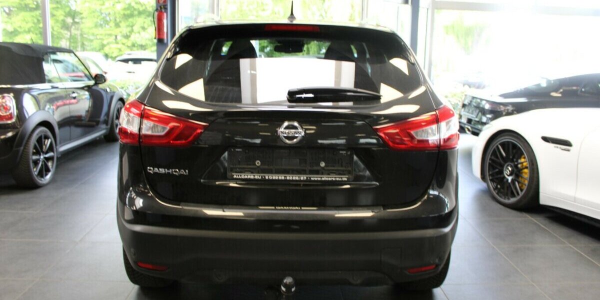 Nissan Qashqai 1.6 dCi Xtronic TEKNA - Pano - AHK - 108.138 km 14.980 € Euskirchen 53881