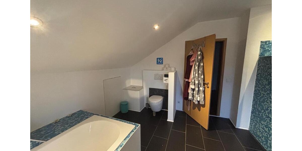 Einfamilienhaus Altenstadt an der Waldnaab - 6 Zimmer, 207 m&sup2;, 340.000&euro; | Angebot:26314577
