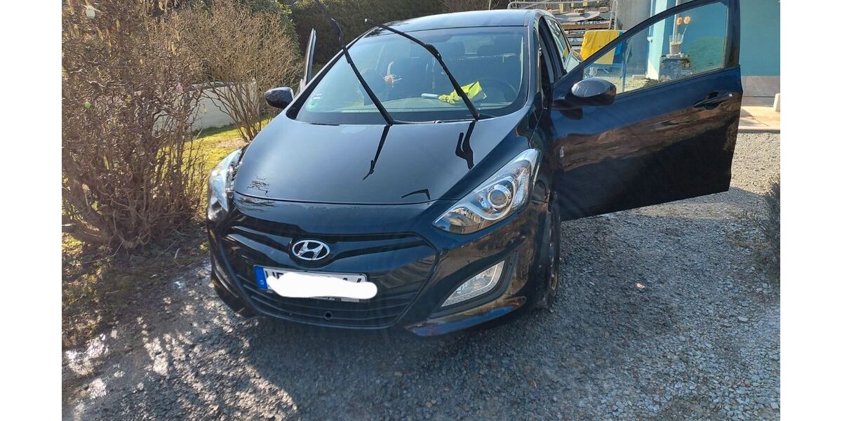 Hyundai i30 143.520 km 5.300 &euro; Schleusingen 98553
