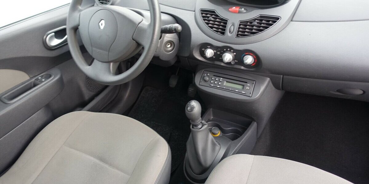 Renault Twingo Authentique §10/27 R/CD ZV-FB ABS 132.700 km 2.300 &euro; Neumarkt/OPf 92318