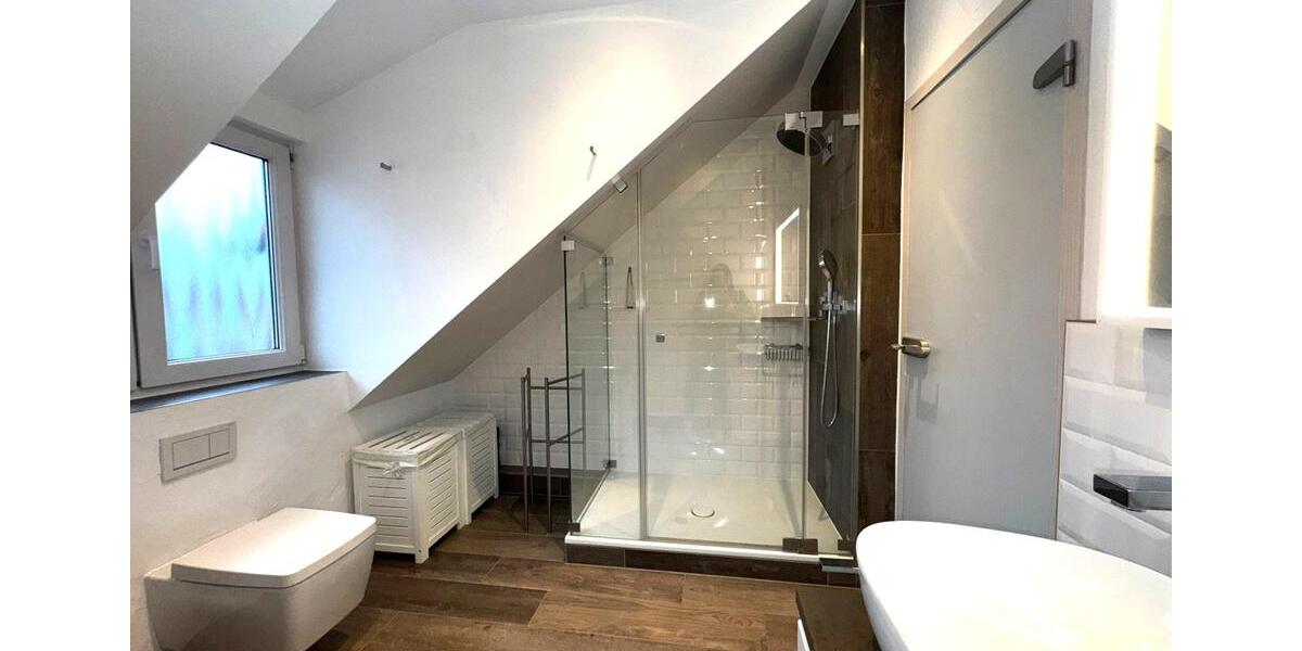 Dachgeschoßwohnung Wiesbaden Mainz-Kastel - 2 Zimmer, 65 m&sup2;, 1.160&euro; | Angebot:25899521