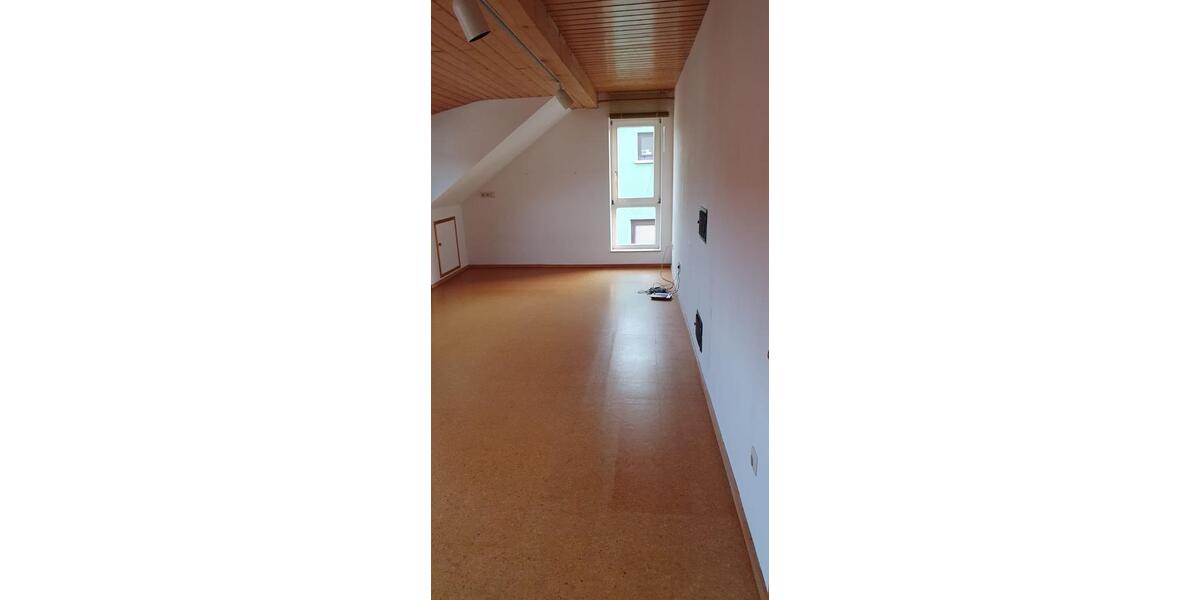 Etagenwohnung Wendlingen am Neckar - 4.5 Zimmer, 150 m&sup2;, 1.750&euro; | Angebot:25329928