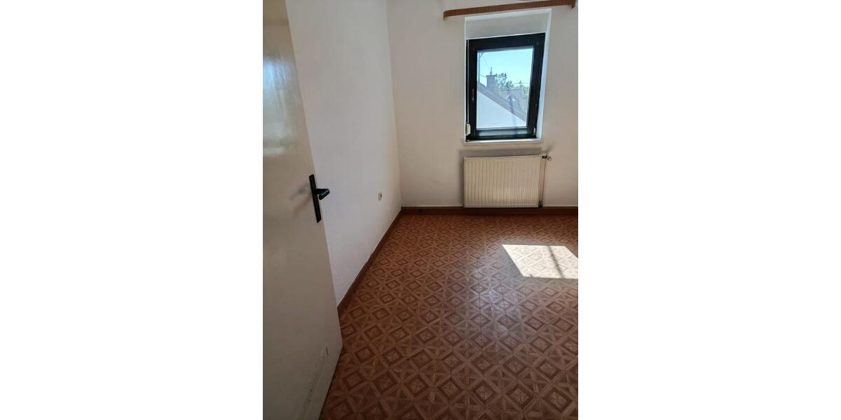 Dachgeschoßwohnung Saarlouis - 4 Zimmer, 65 m&sup2;, 470&euro; | Angebot:26449157