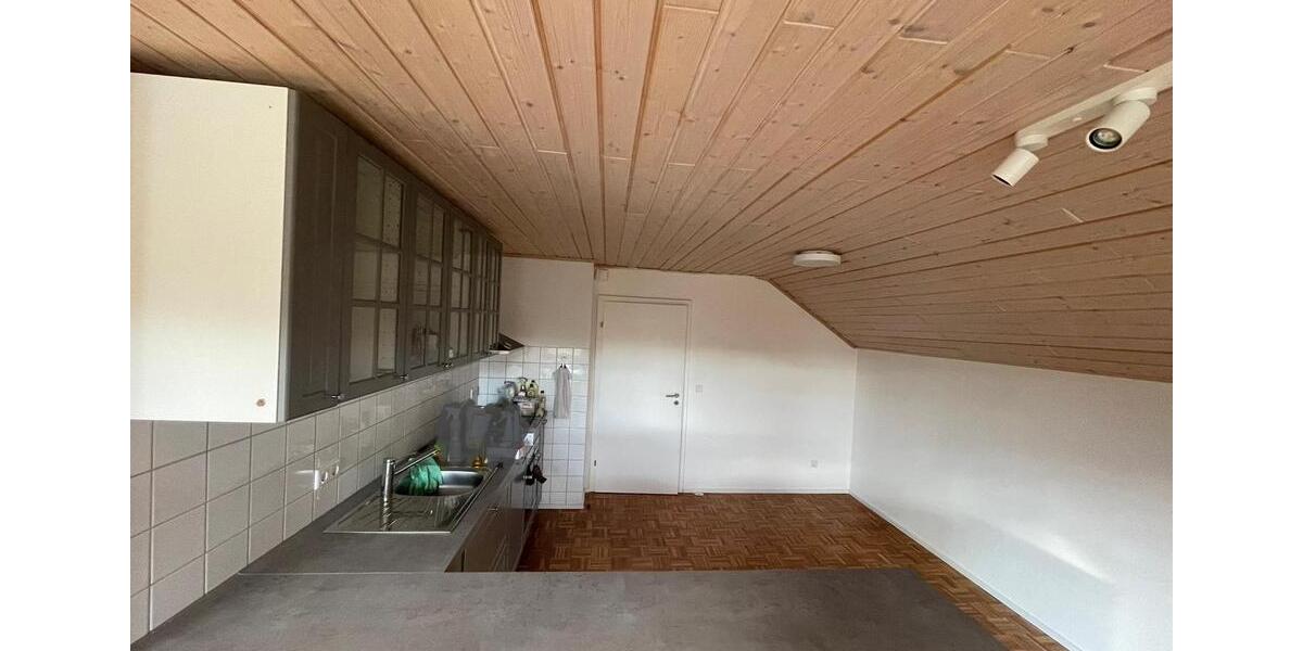 Dachgeschoßwohnung Sankt Augustin - 3.5 Zimmer, 100 m&sup2;, 1.300&euro; | Angebot:24966138