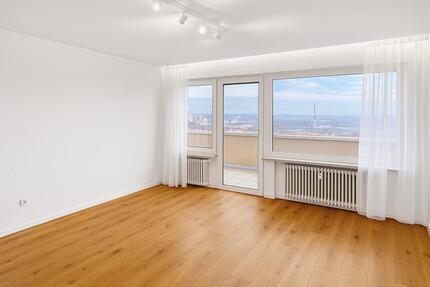 Renovierte 2-Zi. Wohnung mit Loggia & Stellplatz -Provisionsfrei 2 zimmer