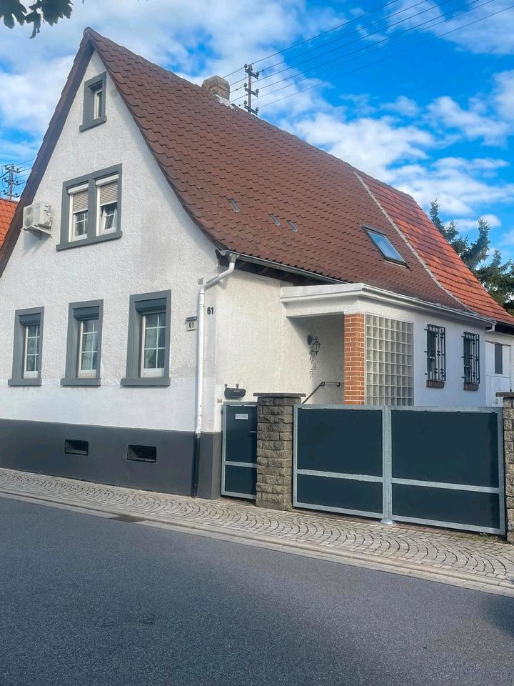 Einfamilienhaus mit Scheune und großem Garten in bester Lage