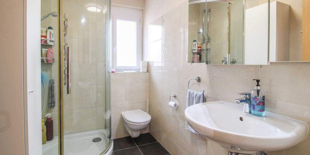 Modernes REH mit Garten, hochwertiger Ausstattung & viel Platz in Frankfurt-Schwanheim 5 zimmer