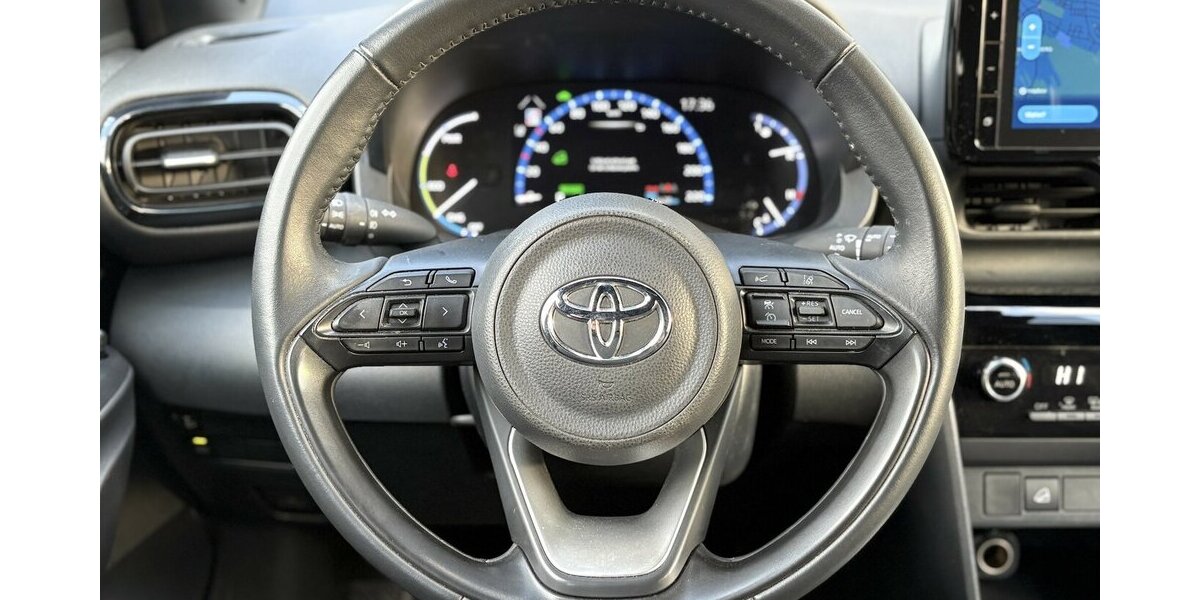 Toyota Yaris Cross TEAM D/Hybrid AWD-i KAMERA/NAVI/DAB 25.628 km 23.800 &euro; Villingen-Schwenningen 78054