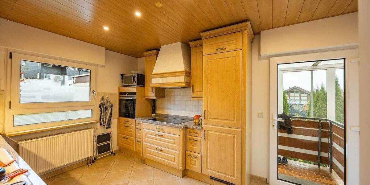 Einfamilienhaus mit Einlieger, Garage, Doppel-Carport und schönem Garten 7 zimmer