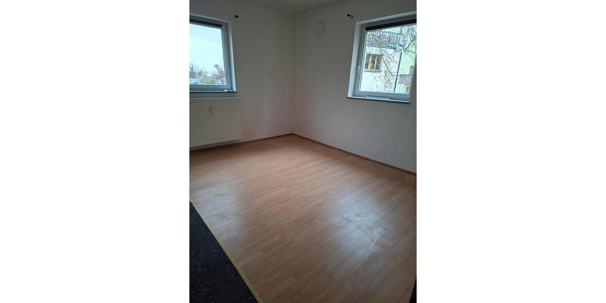 Erdgeschoßwohnung Regensburg Galgenberg - 4 Zimmer, 150 m&sup2;, 1.500&euro; | Angebot:24829066