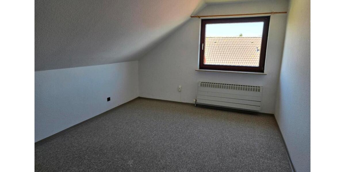 Dachgeschoßwohnung Holzdorf - 3 Zimmer, 68 m&sup2;, 600&euro; | Angebot:26414309